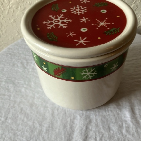 Longaberger: Christmas Holiday One Pint Crock with Lid - Picture 12 of 16